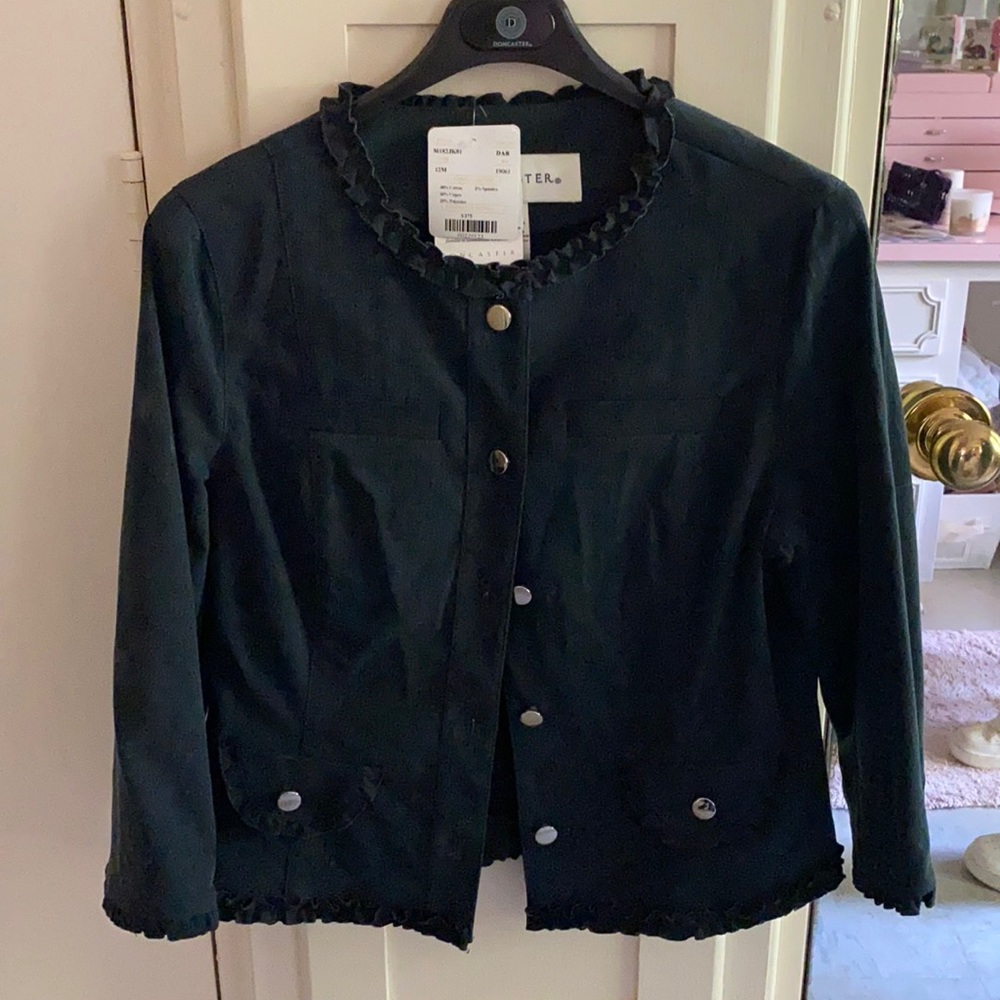 Great denim jacket! Fun detail!